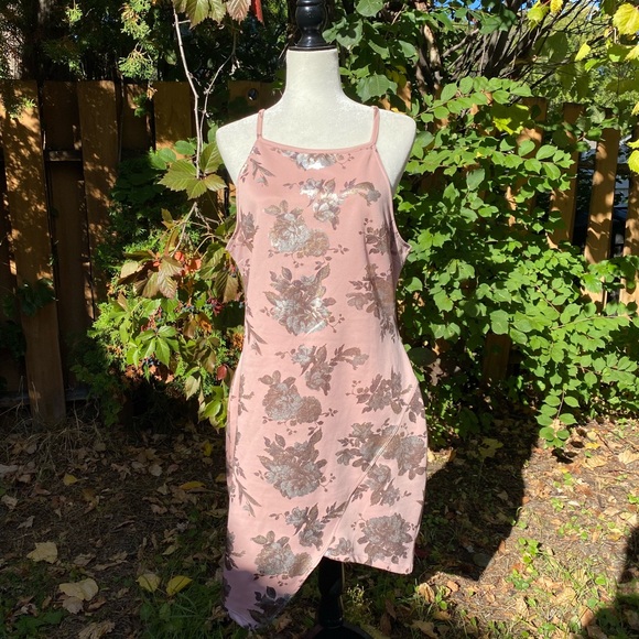 Light Pink Ardene Fit and Flare Dress with Gold Foil Rose Print Size XL - Picture 1 of 4